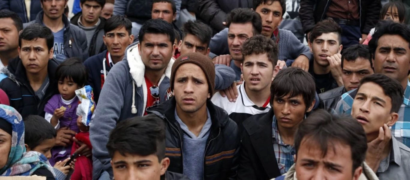 Δημοσκόπηση: Έντονη δυσαρέσκεια από τους πολίτες για οικονομία, έγκλημα και λαθραία μετανάστευση